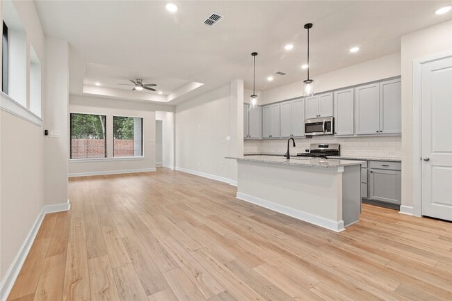 Building Photo - 1535 Park Path Dr