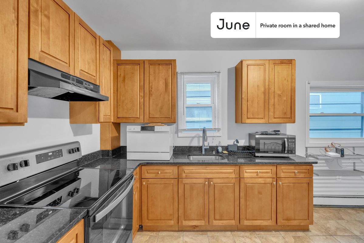 Building Photo - Room in Shared 5 bed/3 bath home