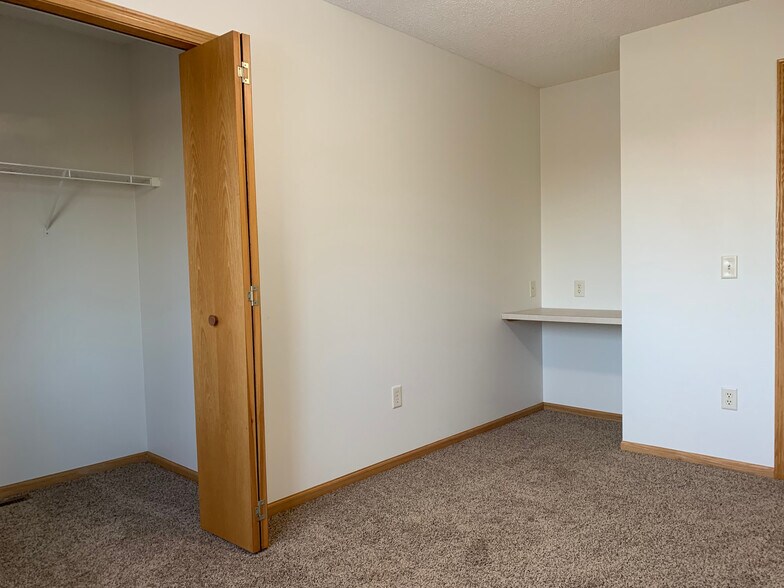 Building Photo - 5293 Manchester Dr