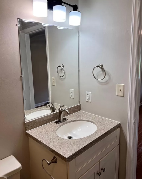 Building Photo - 511 Poplar St