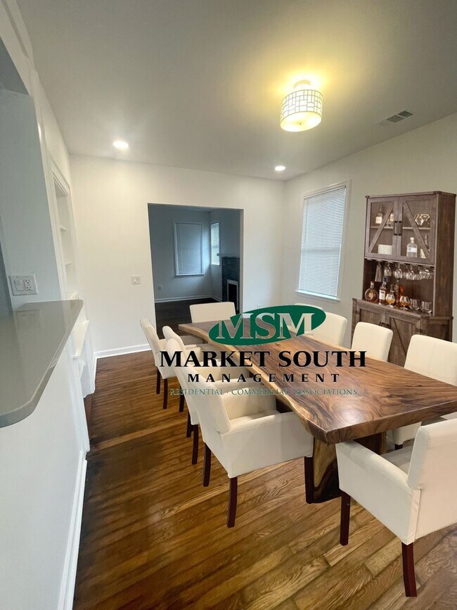 Building Photo - *REDUCED!!* BEAUTIFUL HOME- AVAILABLE Augu...