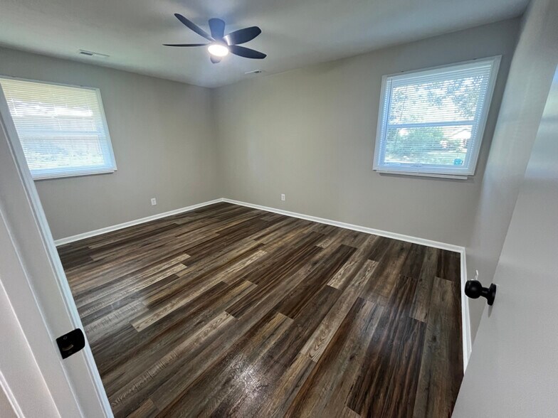 Building Photo - 3313 E 17th Ave