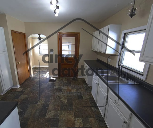 Building Photo - 1654 Suman Ave