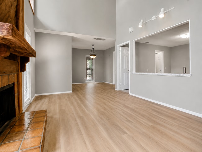 Building Photo - 9254 Forest Ln