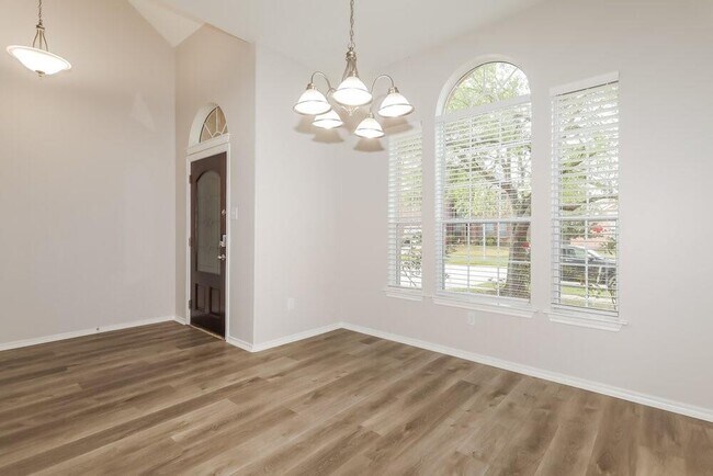 Building Photo - 2439 Ligustrum Flower Dr