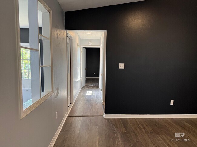 Building Photo - 1601 Matias Dr