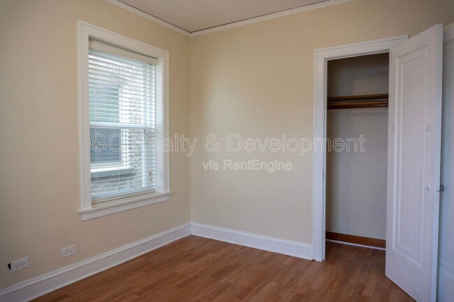 Building Photo - 3841 N Sawyer Ave