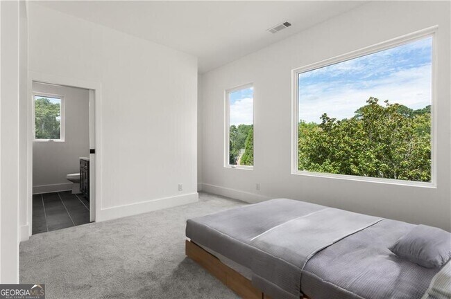 Building Photo - 1756 N Akin Dr NE