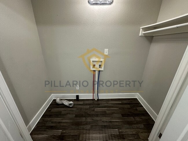 Building Photo - 2704-2704 Highland Pl