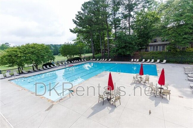 Building Photo - 82 Montre Square NW