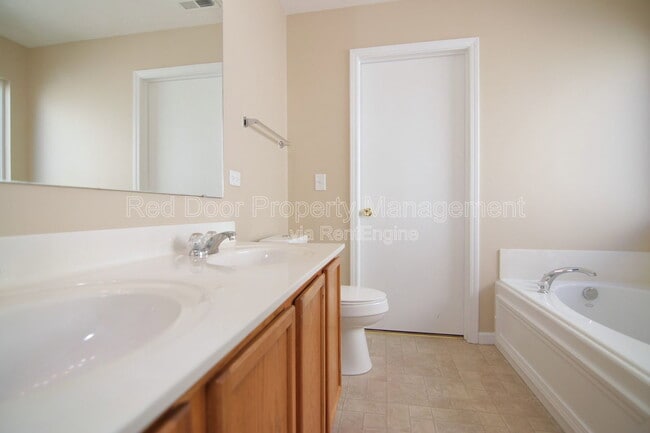 Building Photo - 12419 Deerview Dr