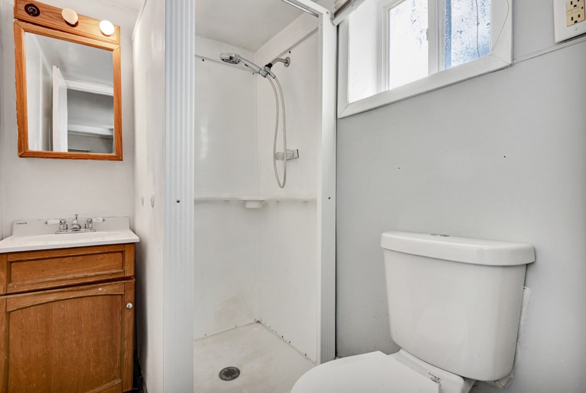 Building Photo - 224 Crest St