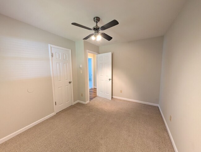 Building Photo - Arden Rental - Royal Pines Area
