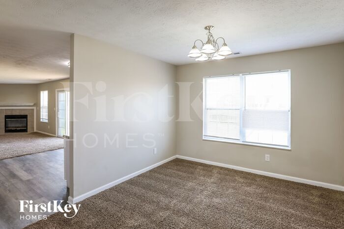Building Photo - 698 Hollowood Ln