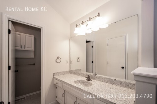 Building Photo - 7920 W 113th Terrace