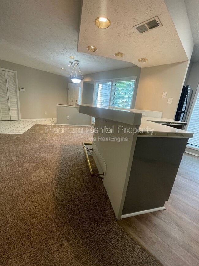 Building Photo - 402 Wynnes Ridge Cir SE