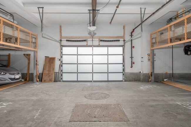 Building Photo - 340 W 2nd St