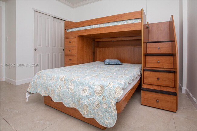 Building Photo - 9172 Collins Ave