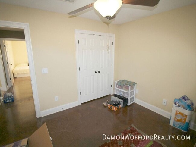 Building Photo - 614 Oak Park Cir