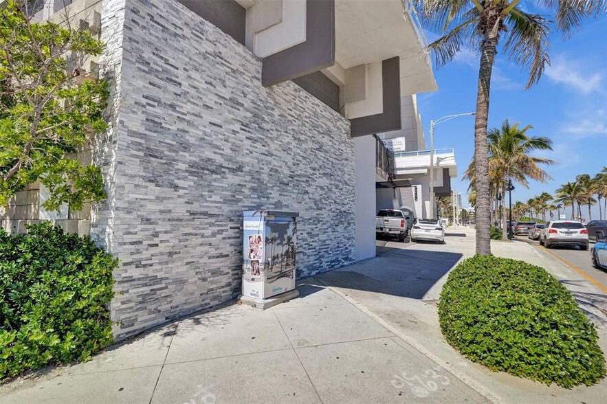 Building Photo - 545 S Fort Lauderdale Beach Blvd