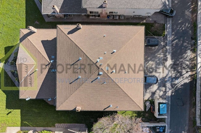 Building Photo - Charming 2-Bed Hideaway in Sacramento – Your Perfect Urban Retreat!