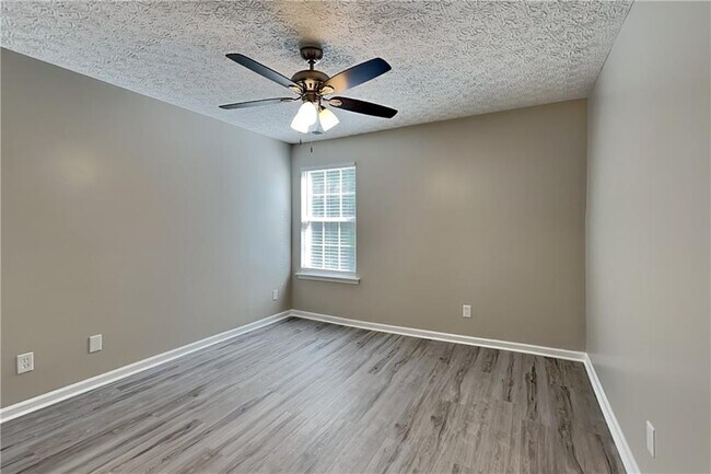 Building Photo - 112 Silver Fox Trail