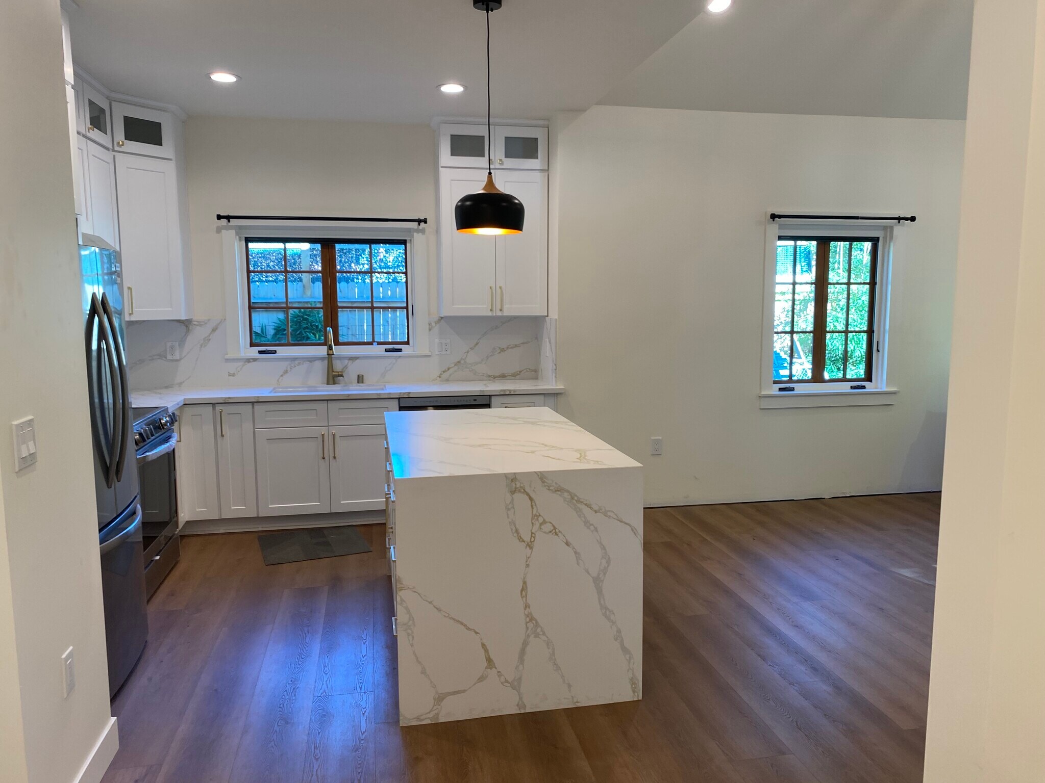 Building Photo - 1077 E Howard St