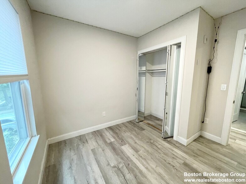 Building Photo - 113 Hillside St