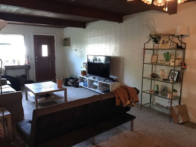 Building Photo - 2 bedroom in Central Davis available for J...