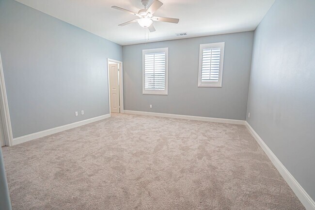 Building Photo - Beautiful 4-Bedroom Home with Solar and EV Charger in West Hills, Valencia!