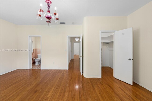 Building Photo - 2514 Granada Blvd