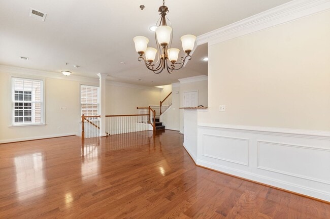 Building Photo - Elegant Townhome in Sought-After Groveton Woods