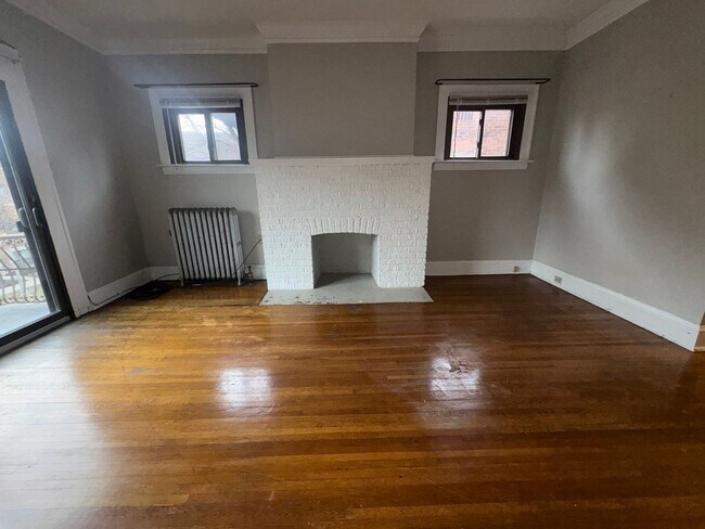 Building Photo - 2773 Hampshire-Unit 8