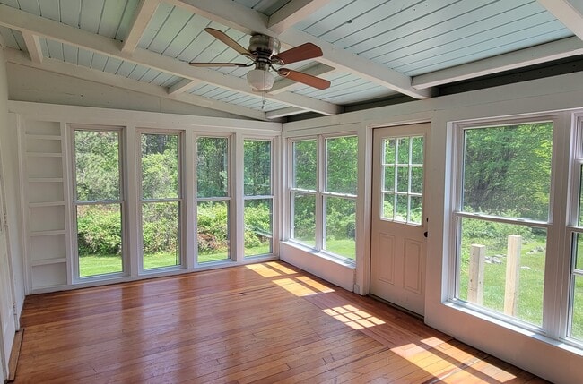 Building Photo - 45 Elm St