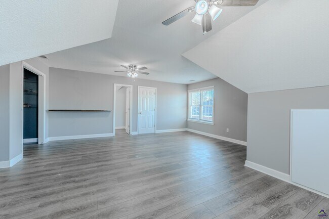 Building Photo - 611 Bay Laurel Cir