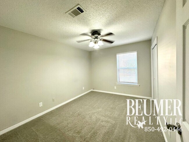 Building Photo - Charming Corner Haven 4BR/3BA Brick Home for Rent