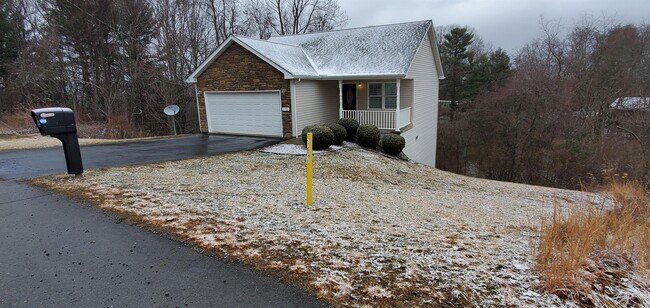 Building Photo - 172 Beth Ln