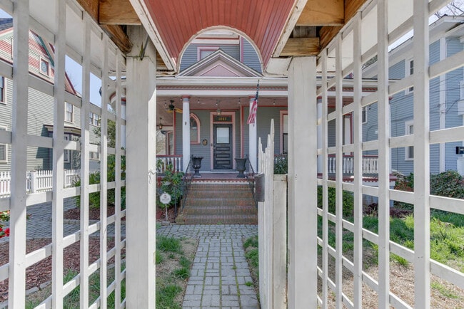 Building Photo - 1051 Naval Ave