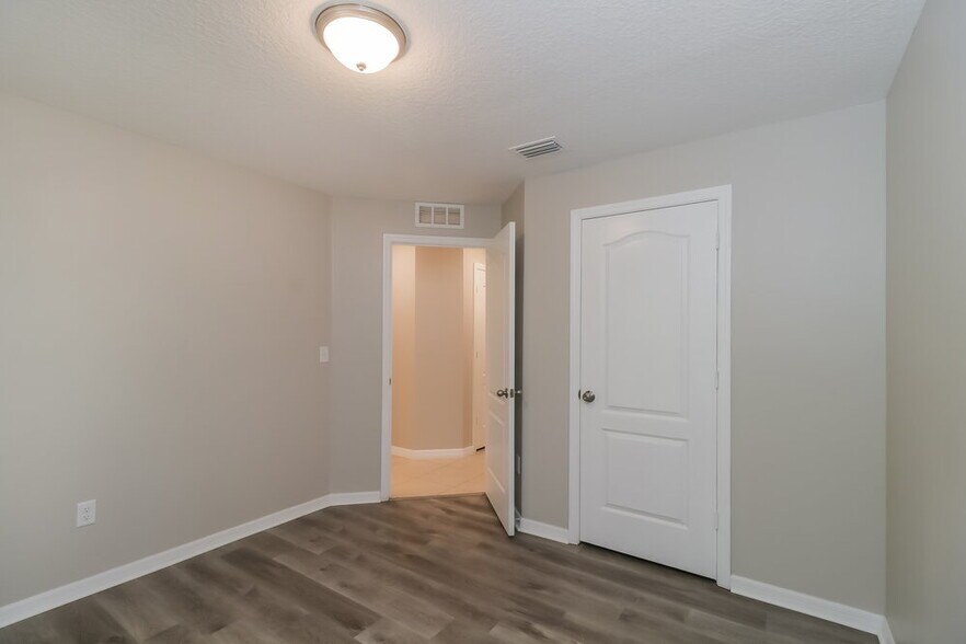 Building Photo - 7014 Redbay Dr