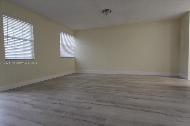 Building Photo - 2890 N Oakland Forest Dr