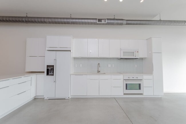 Building Photo - 2235 E 6th St