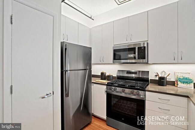 Building Photo - 1300 N Street NW-#106