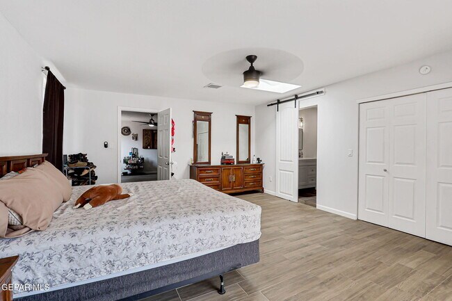 Building Photo - 9128 Diana Dr