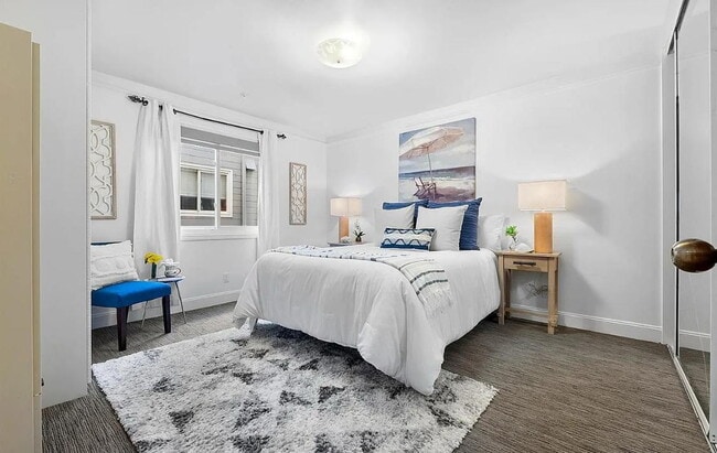 Building Photo - 1-bedroom, 1-bathroom apartment just moments from the breathtaking shores of Ocean Beach.