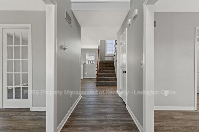 Building Photo - 833 Palomino Ln