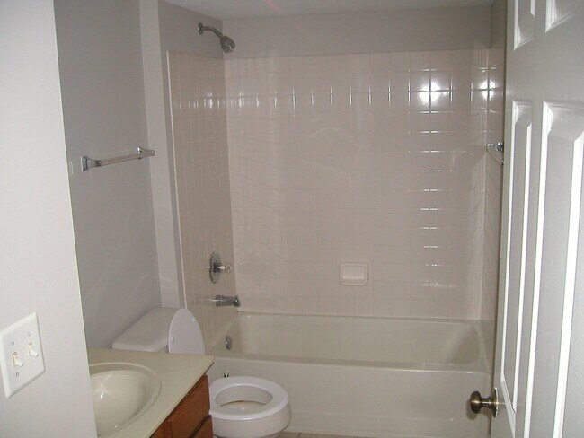 Building Photo - 2211 Waterleaf Ct