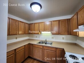 Building Photo - 1 bedroom/ 1 bath apartment in Sun Prairie...