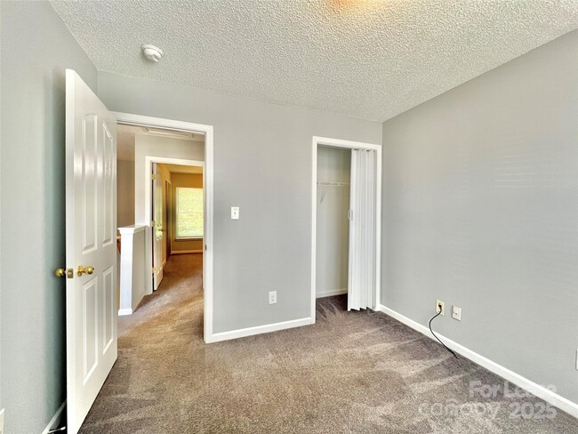 Building Photo - 6033 Briggs Dr