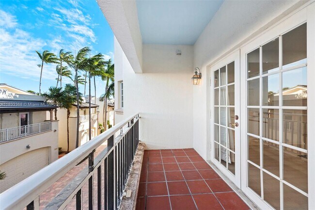 Building Photo - 1415 Sunset Harbour Dr