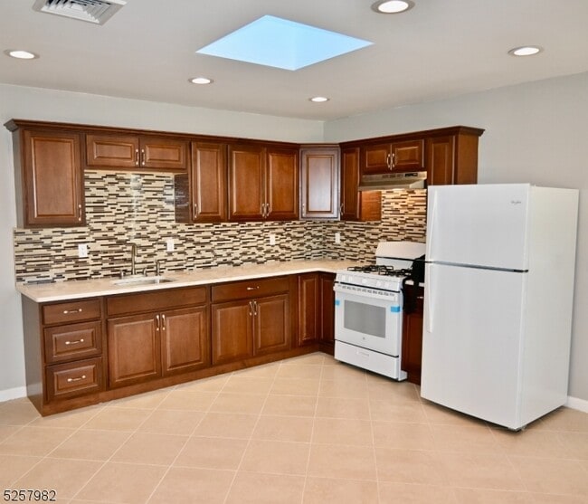 Primary Photo - 61 Mountainview Blvd